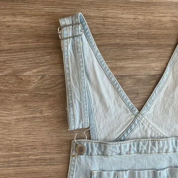 Universal Thread Light Wash Denim Long Overalls size 10 - Picture 3 of 7